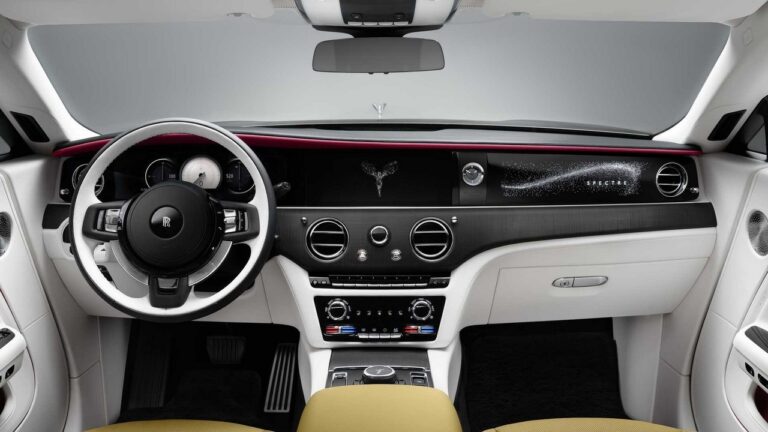 Rolls-Royce Spectre: immagini