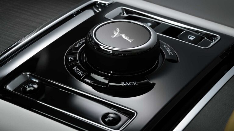 Rolls-Royce Spectre: immagini