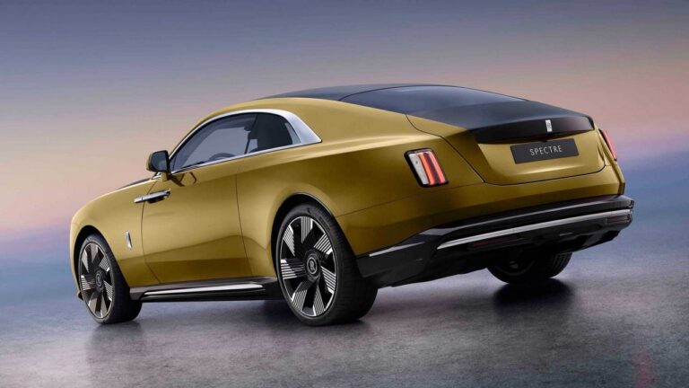 Rolls-Royce Spectre: immagini