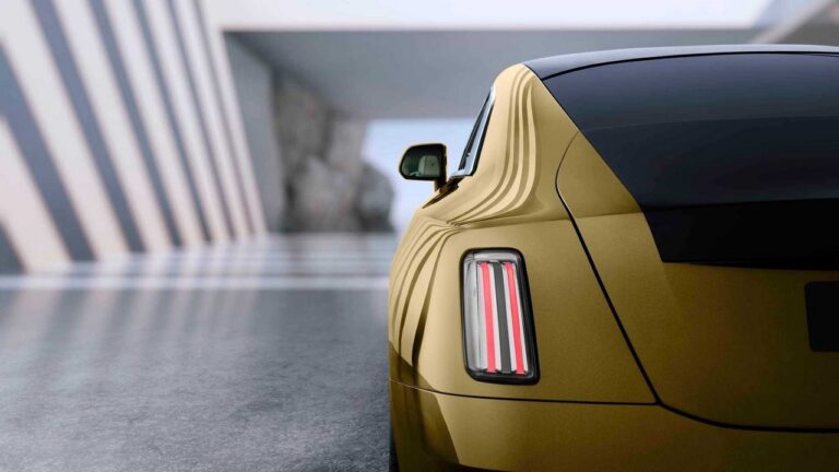 Rolls-Royce Spectre: immagini