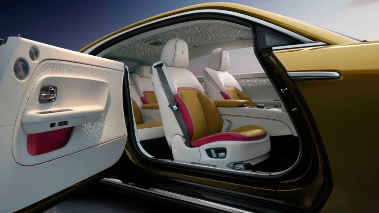 Rolls-Royce Spectre: immagini