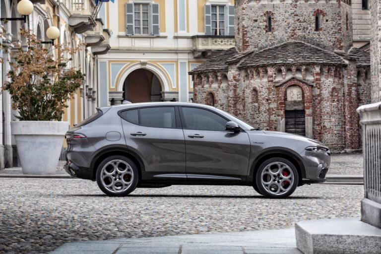 Alfa Romeo Tonale Plug-in Hybrid Q4: le foto ufficiali