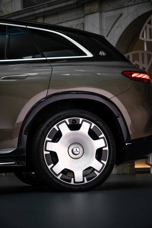 Mercedes-Maybach EQS SUV: immagini ufficiali