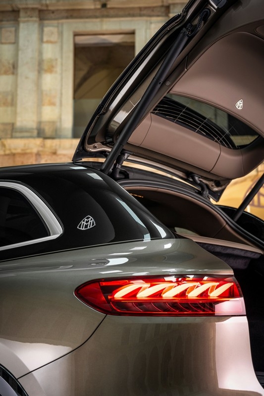 Mercedes-Maybach EQS SUV: immagini ufficiali