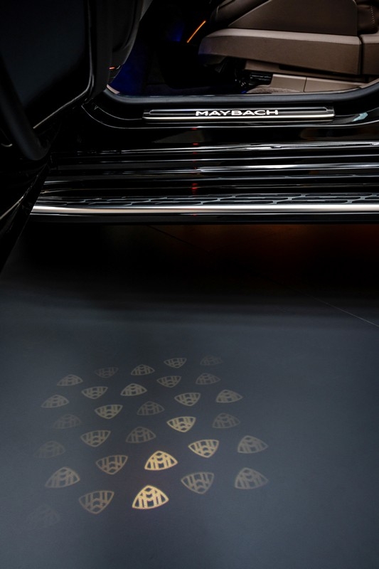 Mercedes-Maybach EQS SUV: immagini ufficiali